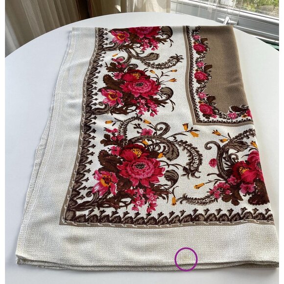 Vintage 70s tablecloth, rectangle, tan, cream, pink flowers, 50" x 73" - Picture 5 of 10